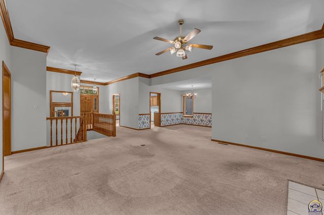 6400 SW Castle LN, Topeka, KS 66614