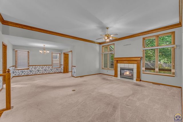 6400 SW Castle LN, Topeka, KS 66614