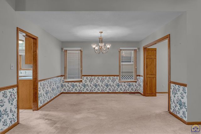 6400 SW Castle LN, Topeka, KS 66614