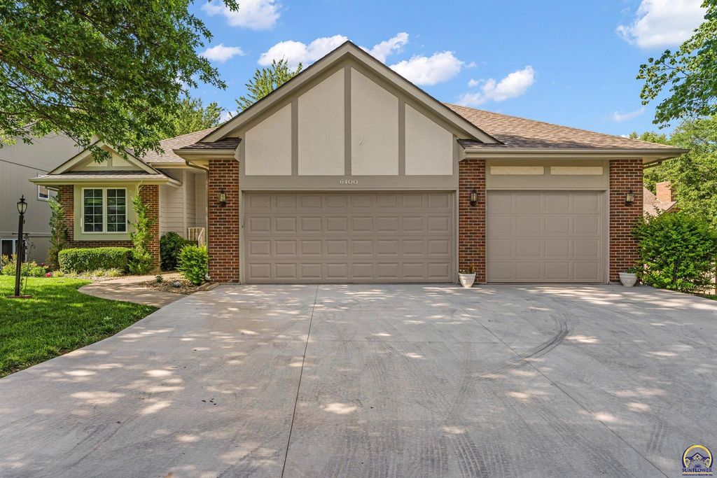 6400 SW Castle LN, Topeka, KS 66614