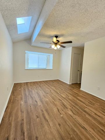 863 Valleybrooke Drive, Arlington, TX 76001