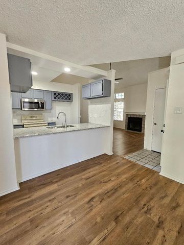 863 Valleybrooke Drive, Arlington, TX 76001