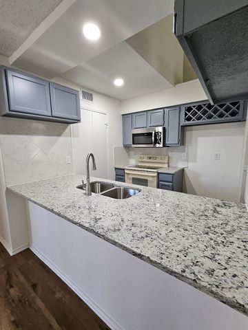 863 Valleybrooke Drive, Arlington, TX 76001