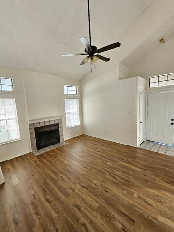 863 Valleybrooke Drive, Arlington, TX 76001