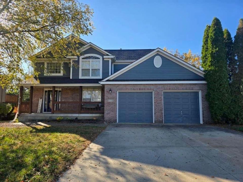 811 Spruce Drive, Greenwood, MO 64034