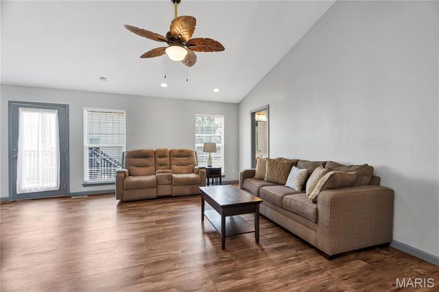 2029 Chapel Hill Crossing, St Peters, MO 63376