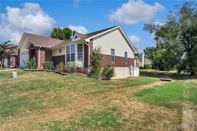 2029 Chapel Hill Crossing, St Peters, MO 63376