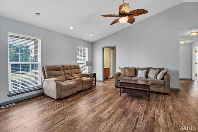 2029 Chapel Hill Crossing, St Peters, MO 63376