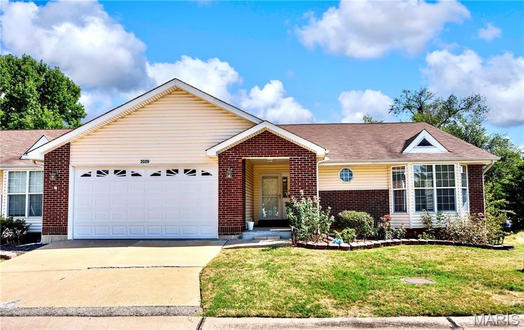 2029 Chapel Hill Crossing, St Peters, MO 63376