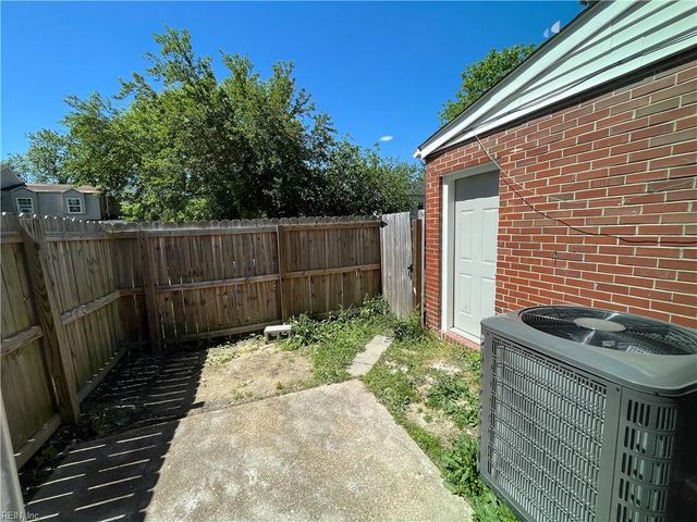 821 Lake Edward DR, Virginia Beach, VA 23462