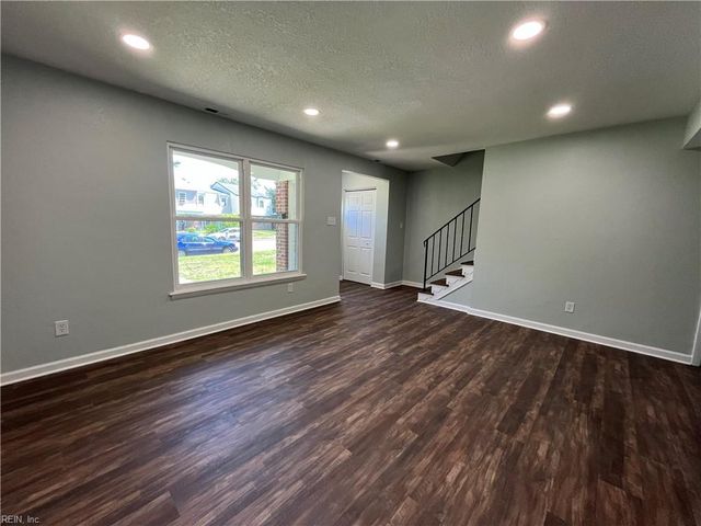 821 Lake Edward DR, Virginia Beach, VA 23462