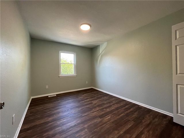 821 Lake Edward DR, Virginia Beach, VA 23462