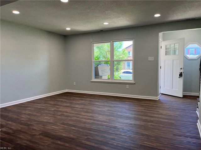 821 Lake Edward DR, Virginia Beach, VA 23462