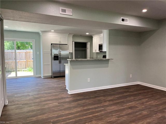 821 Lake Edward DR, Virginia Beach, VA 23462