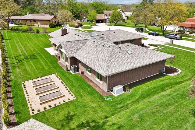9019 W Sierra Lane, Palos Hills, IL 60465