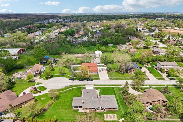 9019 W Sierra Lane, Palos Hills, IL 60465