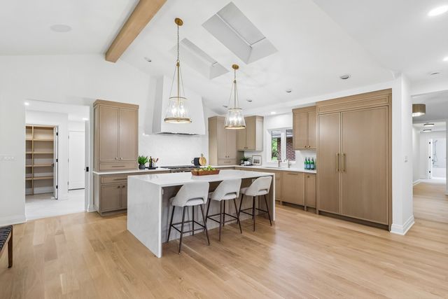 9019 W Sierra Lane, Palos Hills, IL 60465
