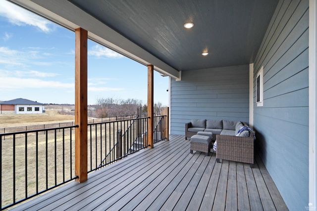 512 Ledgestone Ridge Court, Manhattan, KS 66503