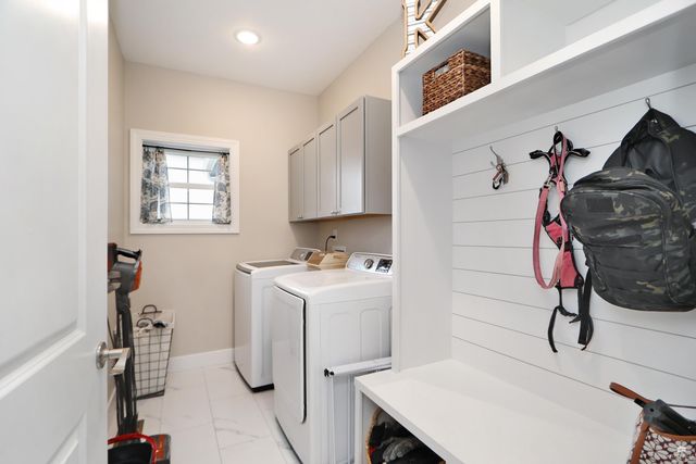 512 Ledgestone Ridge Court, Manhattan, KS 66503