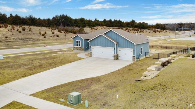 512 Ledgestone Ridge Court, Manhattan, KS 66503