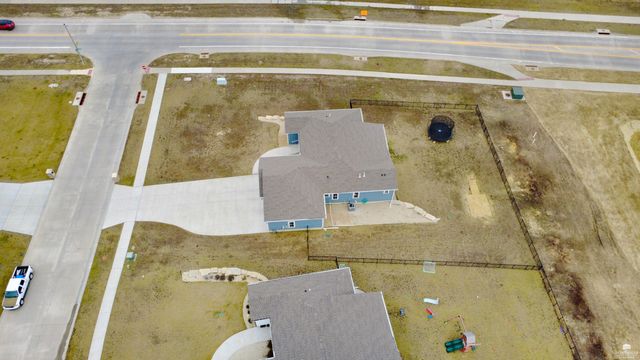 512 Ledgestone Ridge Court, Manhattan, KS 66503