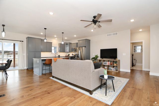 512 Ledgestone Ridge Court, Manhattan, KS 66503