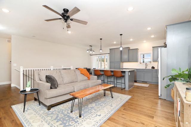 512 Ledgestone Ridge Court, Manhattan, KS 66503