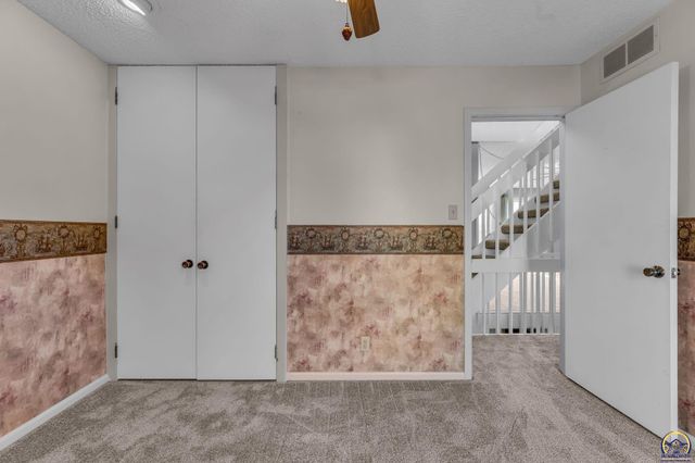 3708 SW 35th ST, Topeka, KS 66614