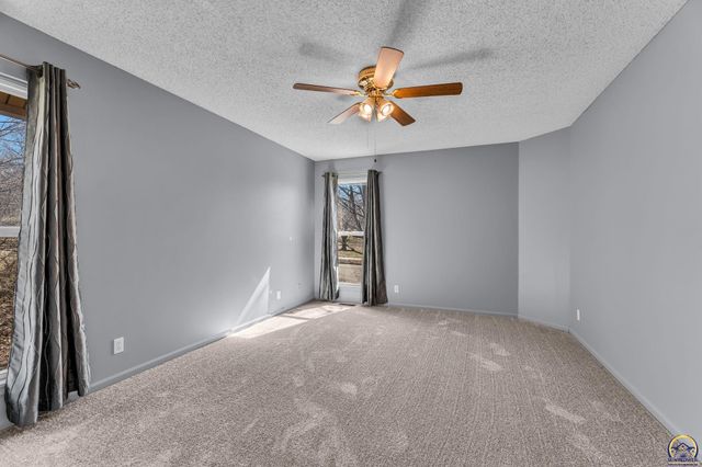 3708 SW 35th ST, Topeka, KS 66614