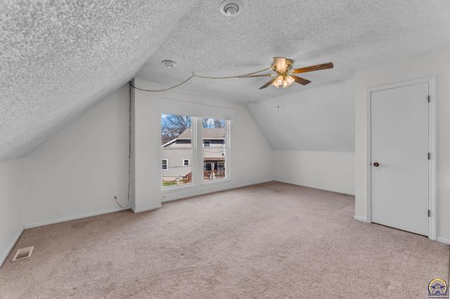 3708 SW 35th ST, Topeka, KS 66614