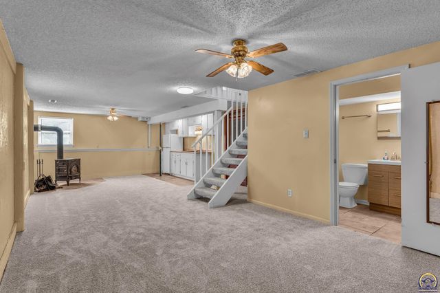 3708 SW 35th ST, Topeka, KS 66614