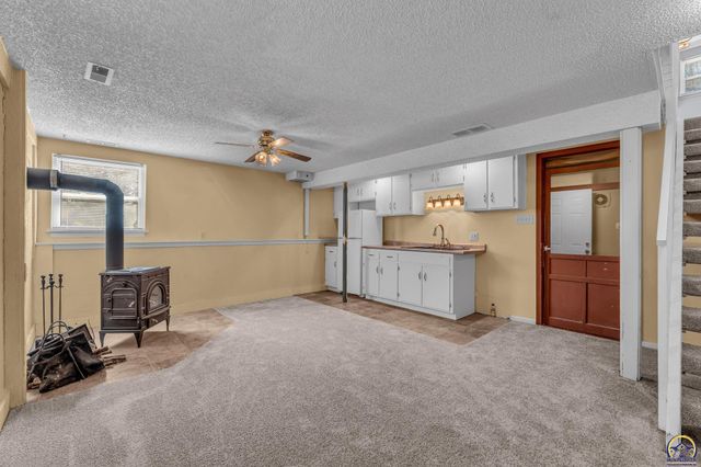 3708 SW 35th ST, Topeka, KS 66614