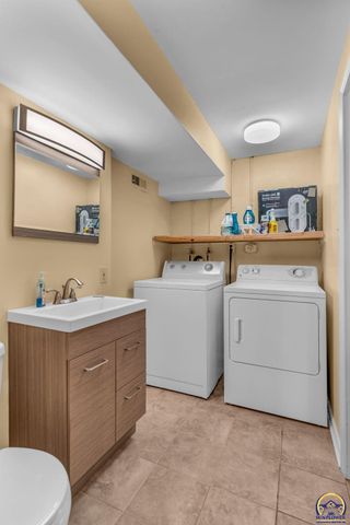 3708 SW 35th ST, Topeka, KS 66614