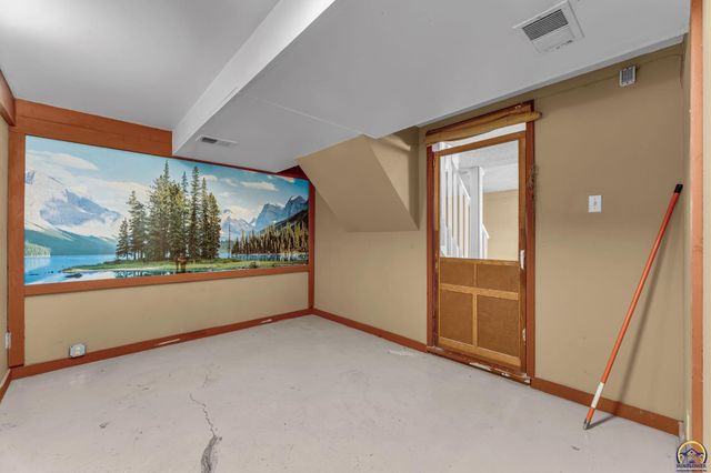 3708 SW 35th ST, Topeka, KS 66614