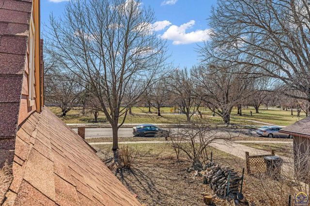 3708 SW 35th ST, Topeka, KS 66614