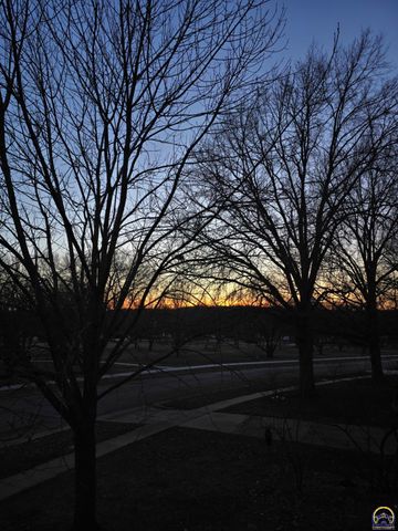 3708 SW 35th ST, Topeka, KS 66614