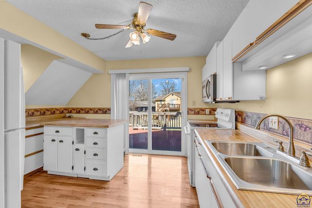 3708 SW 35th ST, Topeka, KS 66614