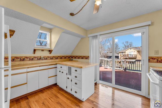 3708 SW 35th ST, Topeka, KS 66614