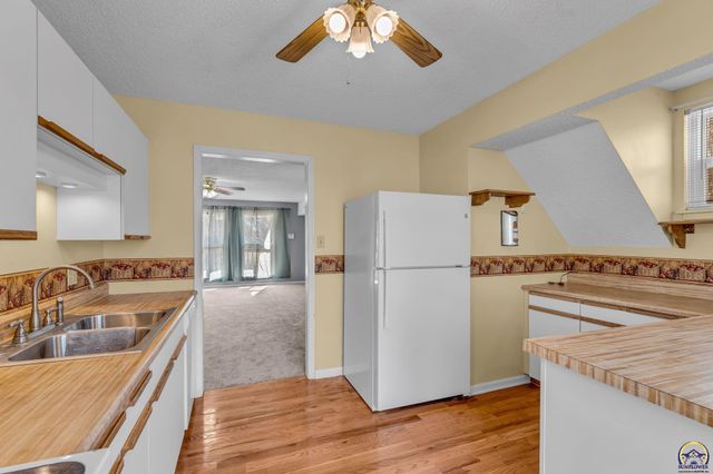 3708 SW 35th ST, Topeka, KS 66614