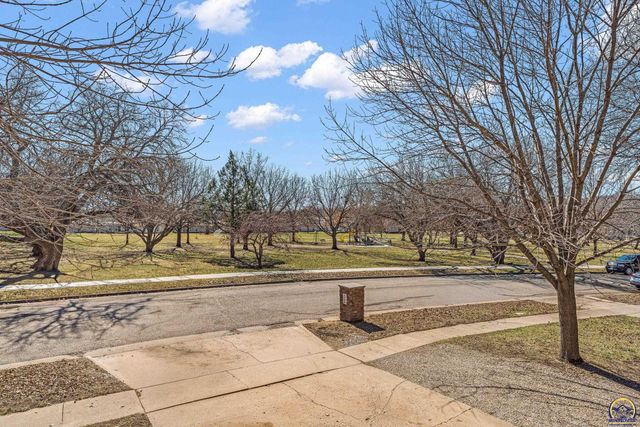 3708 SW 35th ST, Topeka, KS 66614