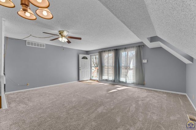 3708 SW 35th ST, Topeka, KS 66614