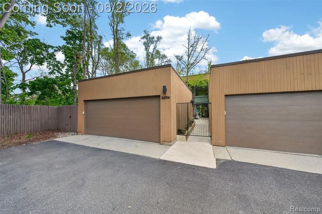 32714 Ravine Drive, Franklin, MI 48025