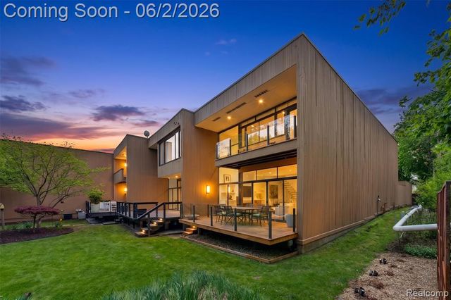 32714 Ravine Drive, Franklin, MI 48025