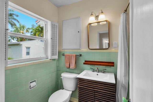 1219 N Lakeside Drive, Lake Worth Beach, FL 33460