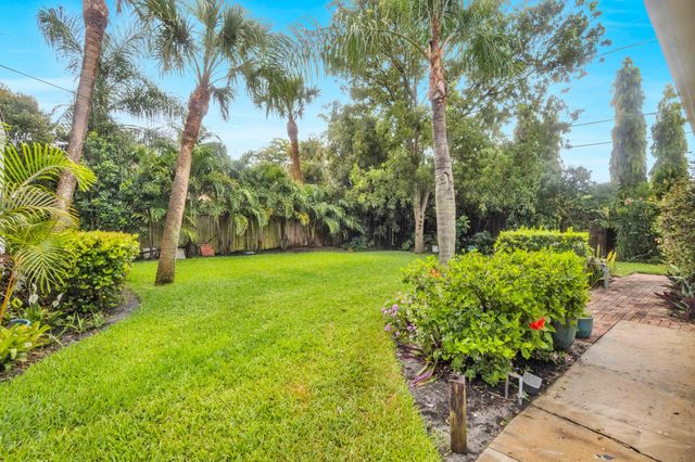 1219 N Lakeside Drive, Lake Worth Beach, FL 33460