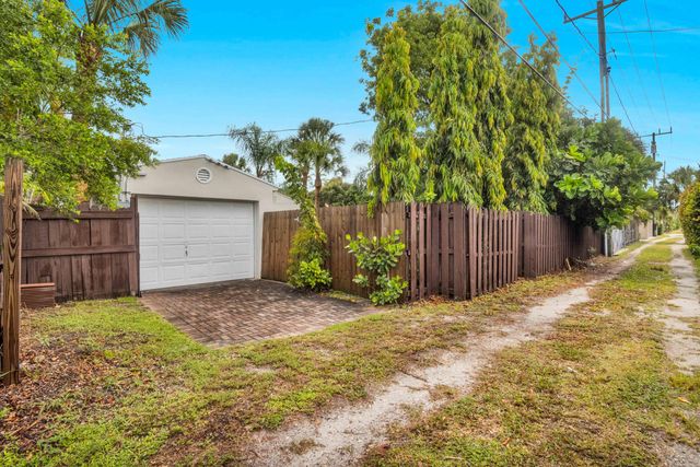 1219 N Lakeside Drive, Lake Worth Beach, FL 33460