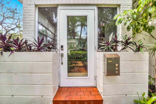 1219 N Lakeside Drive, Lake Worth Beach, FL 33460
