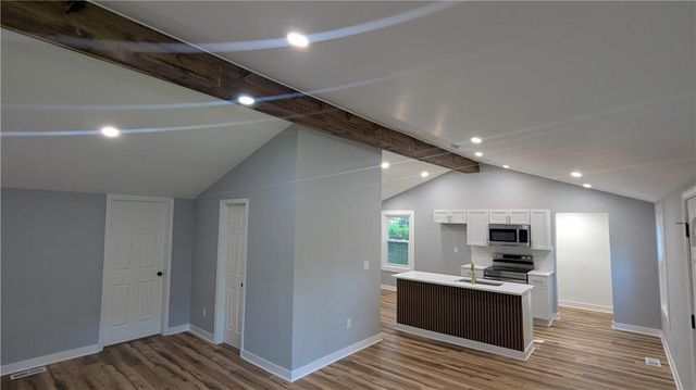 405 S BELLEMERE Road, Blue Springs, MO 64015