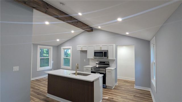 405 S BELLEMERE Road, Blue Springs, MO 64015