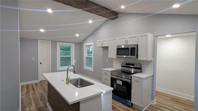 405 S BELLEMERE Road, Blue Springs, MO 64015